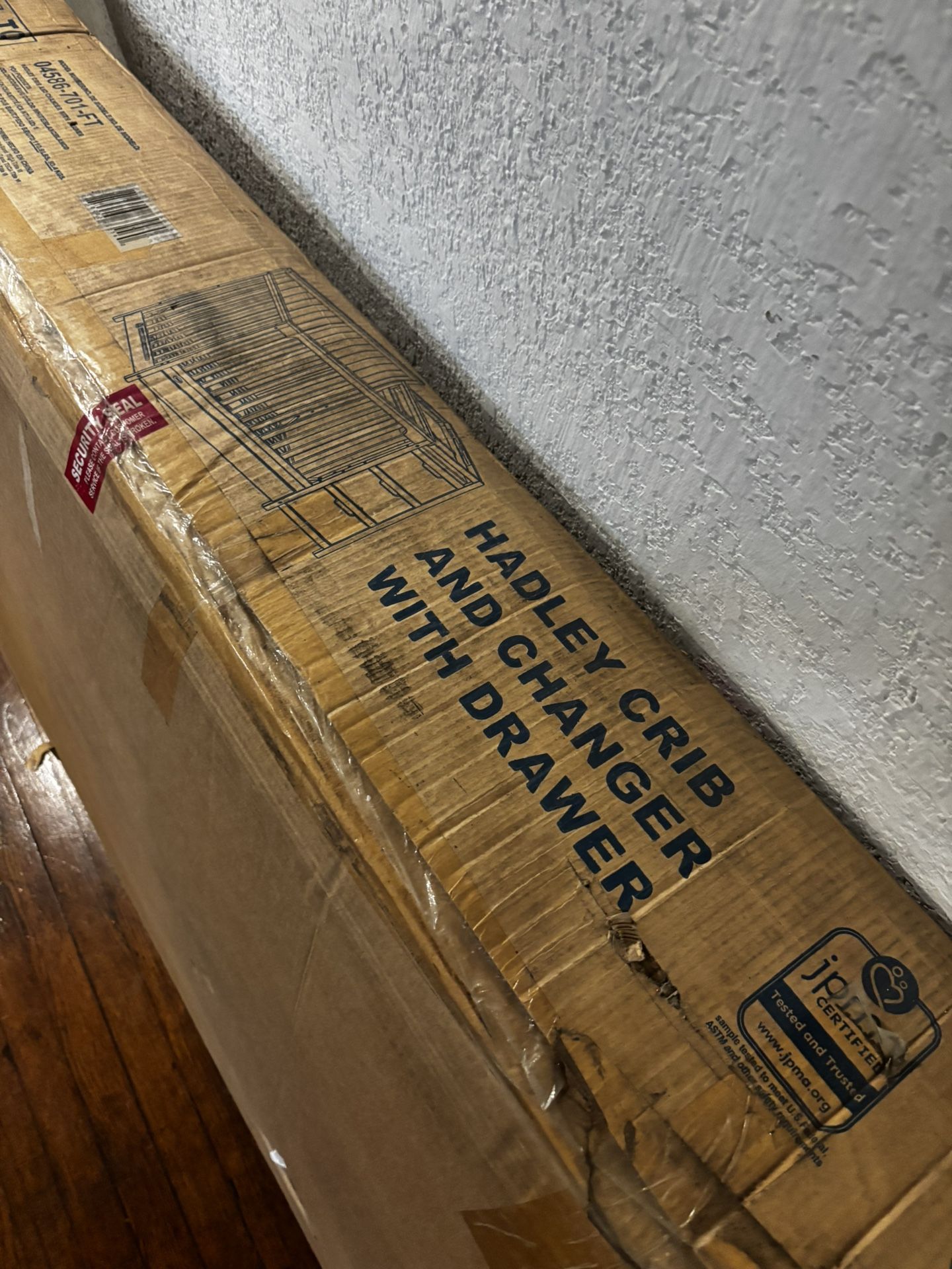 BRAND NEW - Gracie Hadley 5 in 1 crib