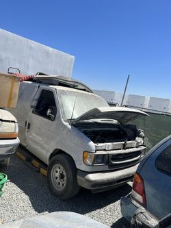 01”” Ford Econoline 150 For Parts 