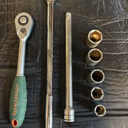1/2" Drive Ratchet, Extension & Sockets 