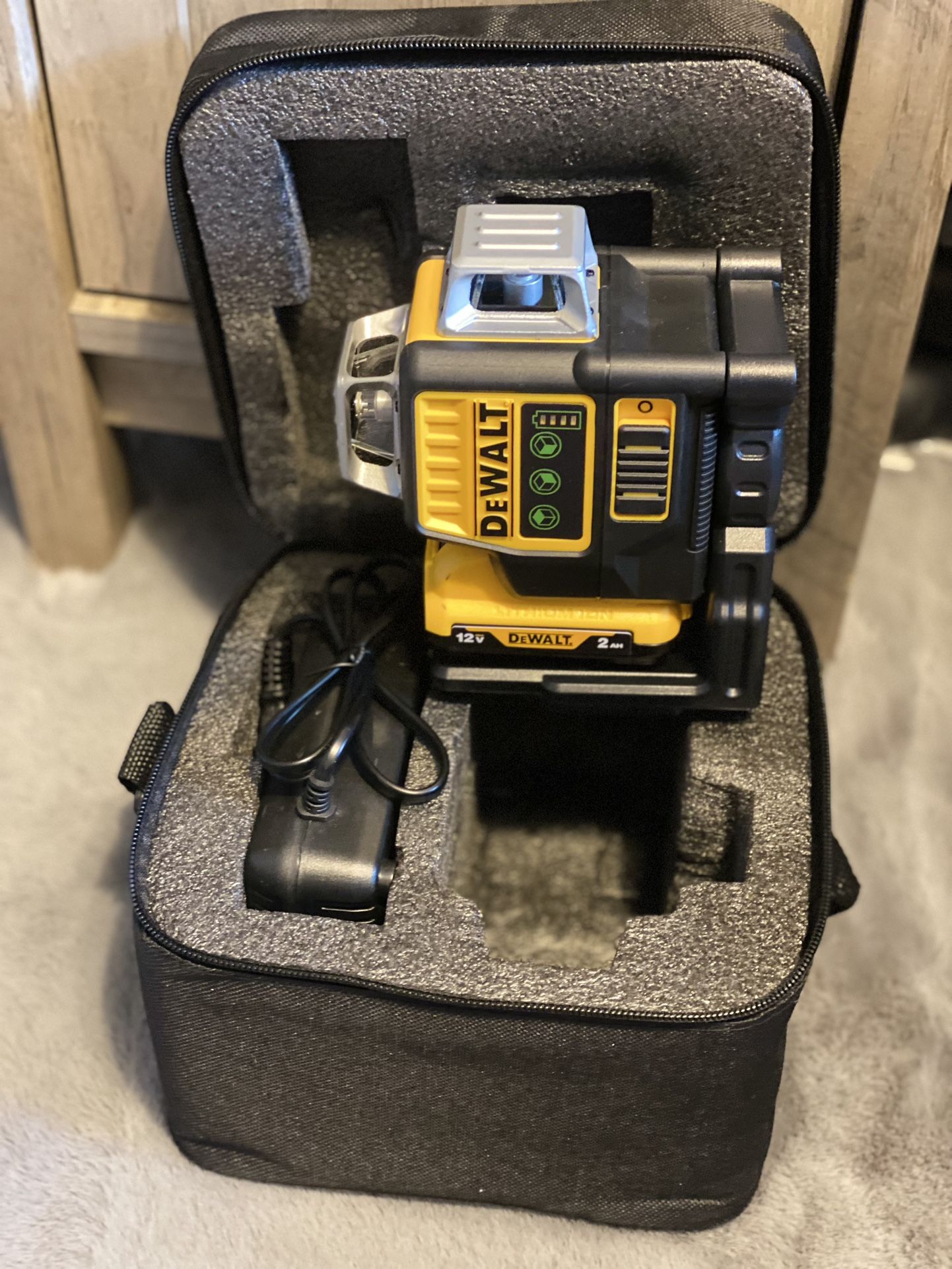 DEWALT 12V MAX Laser Level, Green Line Laser, 3-Way, 360 Degree Professional Laser with Durable Carrying Case, Cordless/Rechargeable (DW089LG)