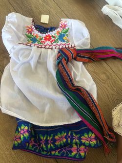 Traje artesanal para niña talla 4