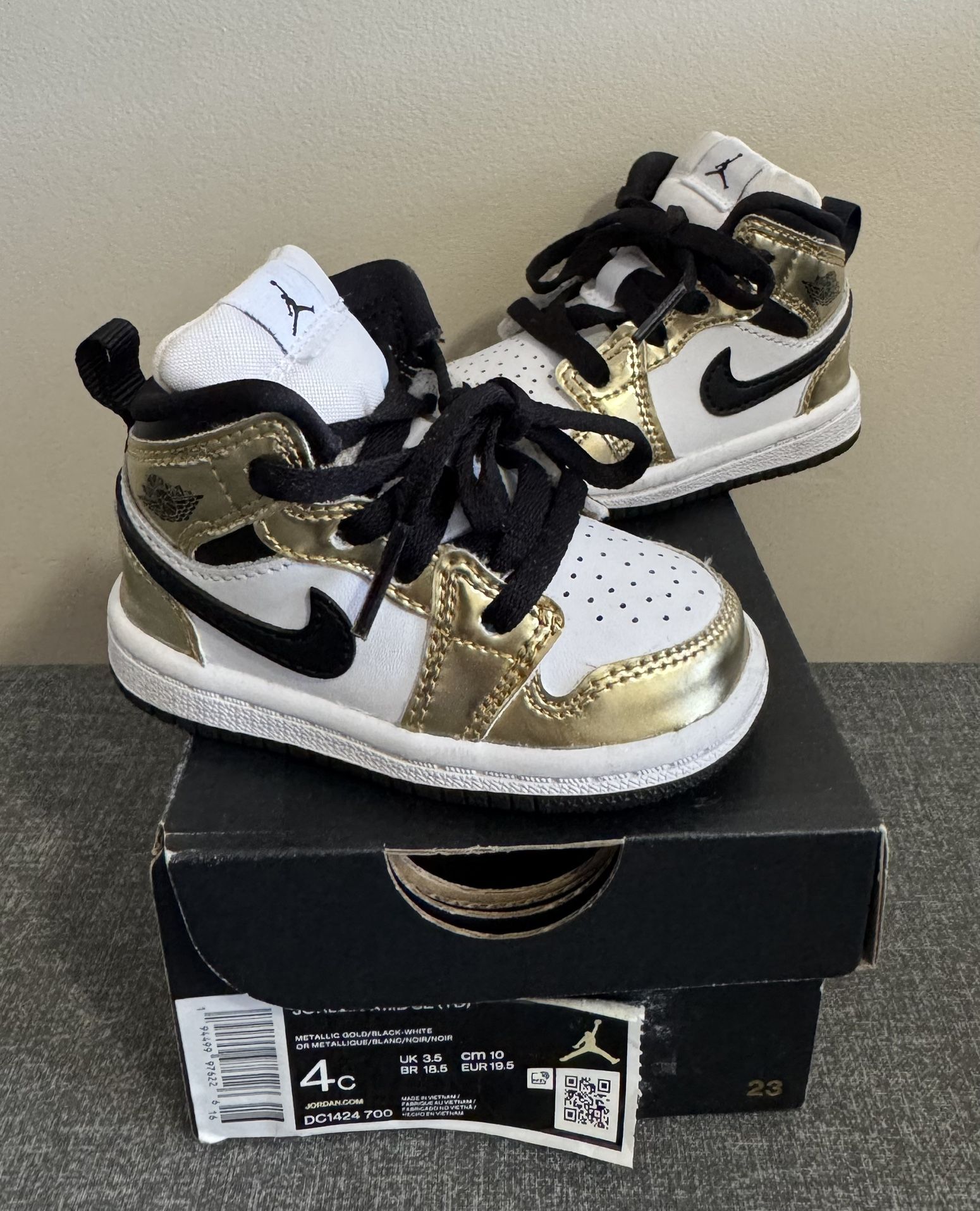 Jordan 1 Mid - Gold, Black & White - Size 4c