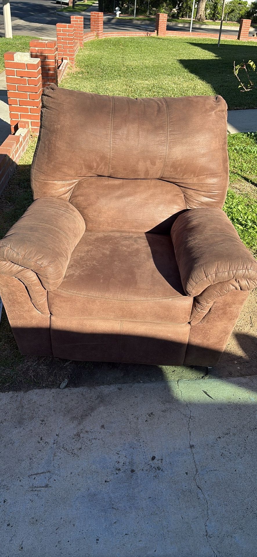Free Working Recliner