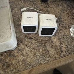 2 Roku Indoor Cameras 