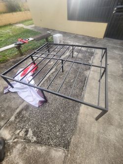 Black Metal Platform Bed Frame(Full/Queen)
