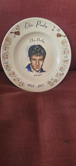 Elvis Presley Memorial Collector Plate 1935–1977