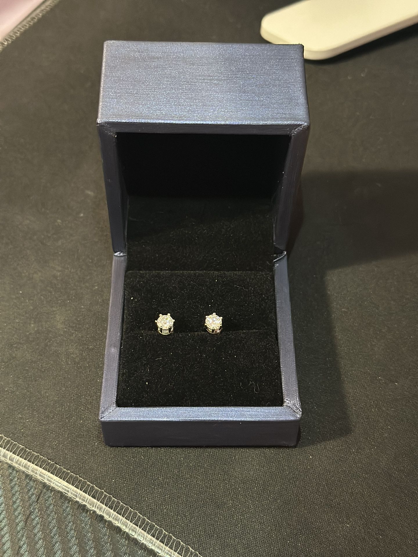 New VVS Moisanite Earrings - PASS DIAMOND TESTER
