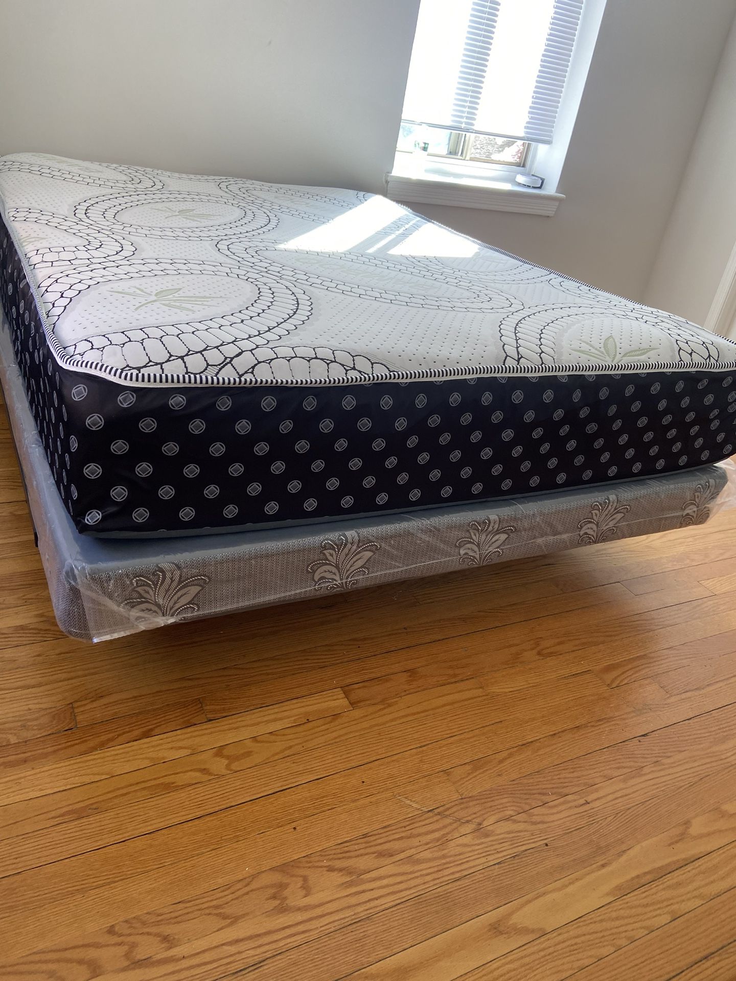 Queen Mattress With Rails Frame (Metal) And Box Spring - Same Day Delivery 