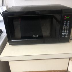 Very Good Condition Oster Microwave 