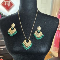 2 pc long chain pendant with earrings