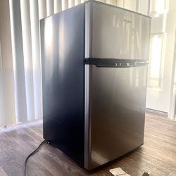 Whirlpool Mini Fridge 3.1 cu ft