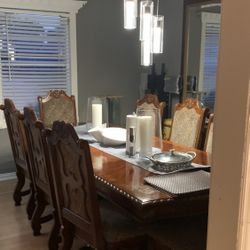 Dining Table 8 Chairs/ Comedor De 8 Sillas En Buenas Condiciones 