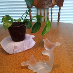 Crystal swan figurine