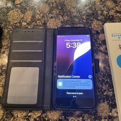 iPhone SE 2nd Gen 128GB w/ Case, Cable, Screen Protectors!