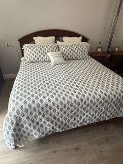 King Bedroom Set Bassett