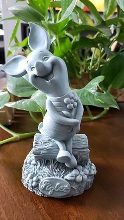 Piglet collectable garden statue