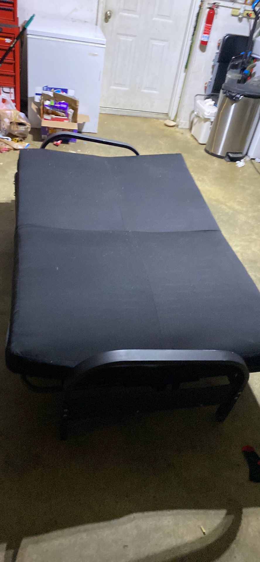 Black Futon