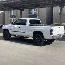 Dodge RAM 1500 5.9 Magnum 