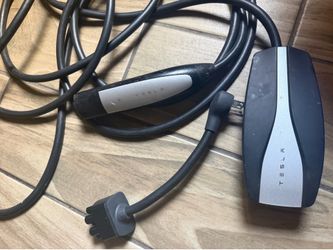 Tesla universal connector charger