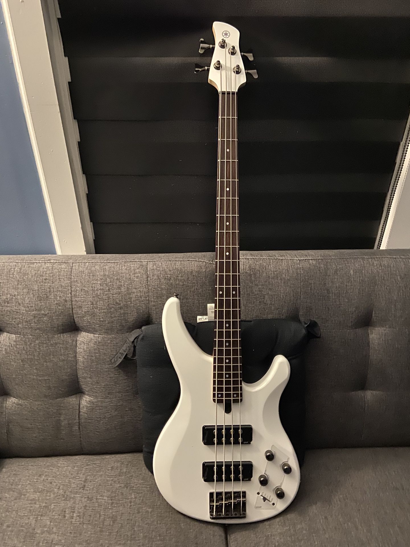 Yahama 4 String Bass