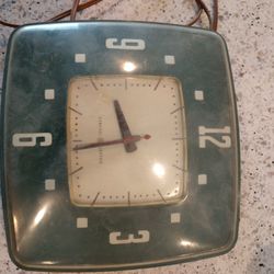 GE Vintage Kitchen Clock 8"X8"   17.00