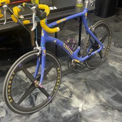  Kestrel 500km Hawaii Ironman race EMS bicycle. Limited frame that is fully carbon fiber with a special geometric spec. King handlbar spacer kit.