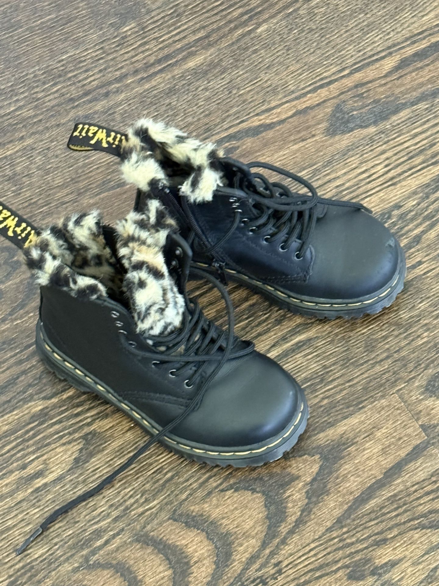 Dr Martens black boot leopard size 9 toddler