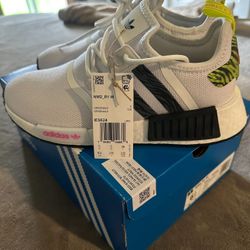 New Women’s Adidas NMD R1 Size 6.5