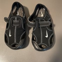 Size 6, Toddler Boys Nike Covered Sandals
