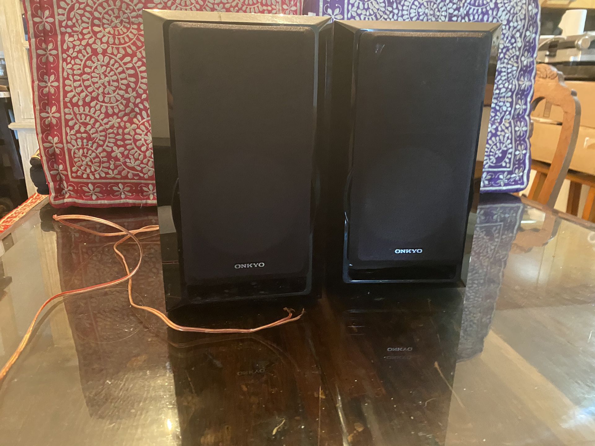 2 ONKYO speakers