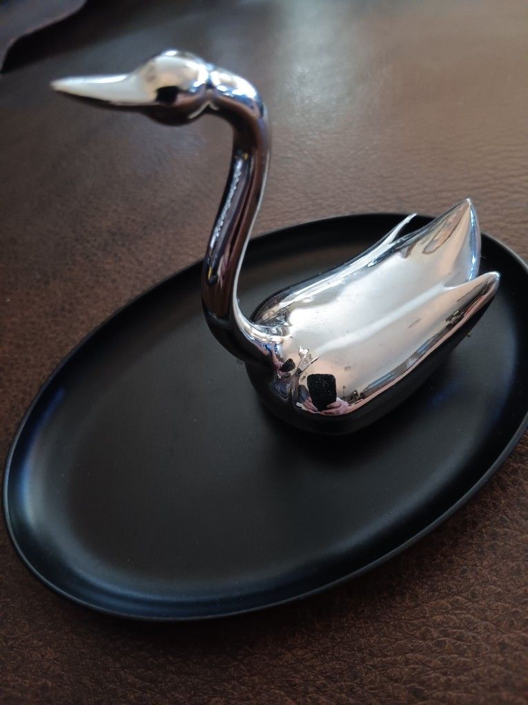 $5 Silver/ Metal Ring Trinket Holder
5"x 3 1/2"