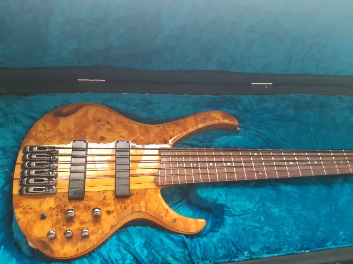 Bass guitar Ibanez BTB 776GP 6 string w the case