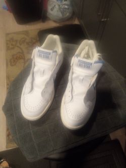 Like  New) Converse Weapon Size 5 Low Top White & Blue $30