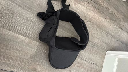 Fanny pack baby carrier