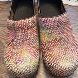 Néw Womens Sanita Snake Pattern  Size 36EU The Original Danish Clogs 