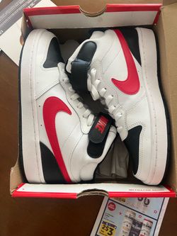New Nike shoes 7 1/2