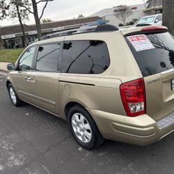 2007 Hyundai Entourage 