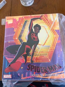 Mezco One:12 Spider-Man Miles Morales