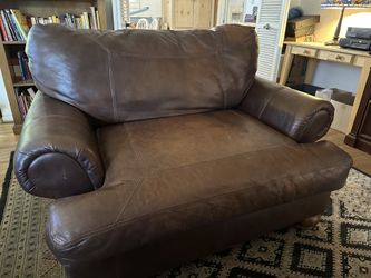 LEATHER LOVE SEAT
