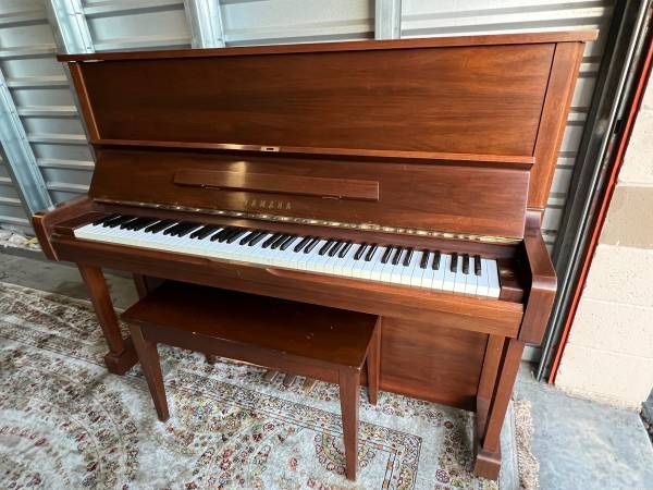 YAMAHA U1 PIANO