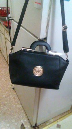 Beautiful, black leather purse!