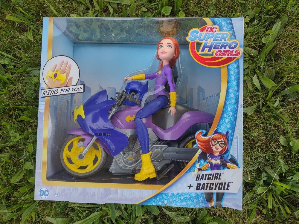 2017 Mattel DC Superhero Girls Batgirl With Batcycle