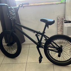 Black Elite Bmx