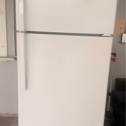 GE Refrigerator for Sale