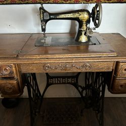 1910 Singer Sewing Machine Trundle 