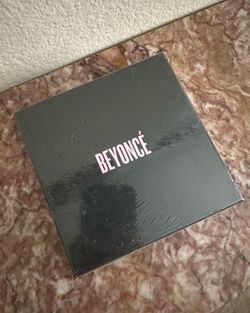 Beyoncé Box Set in Black with Pink Logo