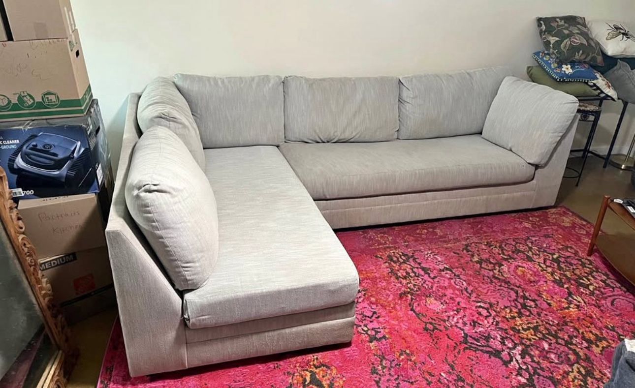 Sectional.   $280. Deliver Available Small Fee   Clean Couch No pets No rips No Stains 