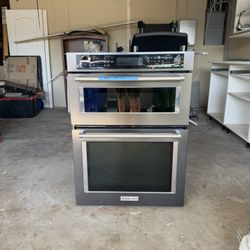 *Newer Kitchen Aid Electric Convection Oven/Microwave Combo*