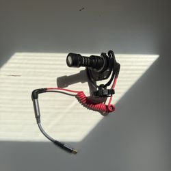 Rode VideoMicro Compact On-Camera Microphone Auxiliary Black