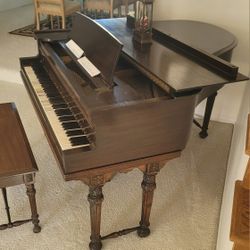 Free Baby Grand piano